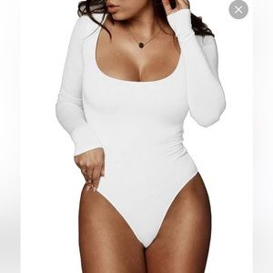 White U neck fashion nova body suit with clasp S
